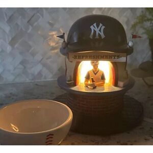 Dept 56 Chicago Cubs Lighted Ceramic Refreshment Stand & Ceramic‎ Baseball Bowl
